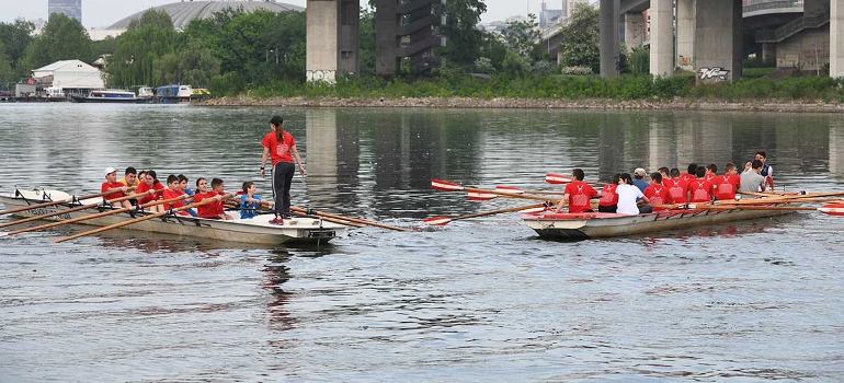 deca veslaju u beogradu na adi