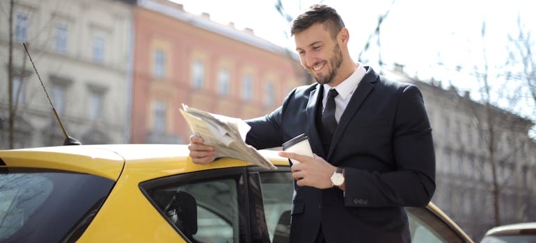 covek cita kako preneti osiguranje na novi auto